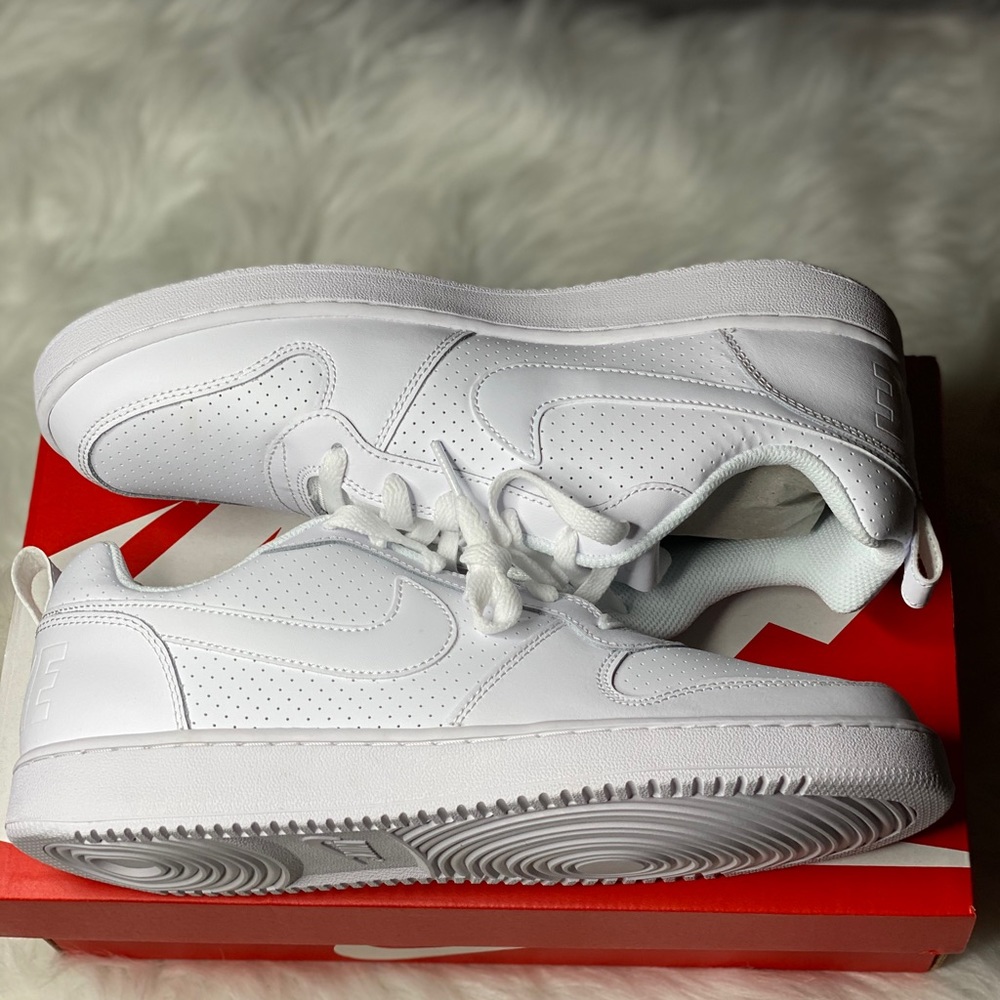 Women’s Nike court borough low